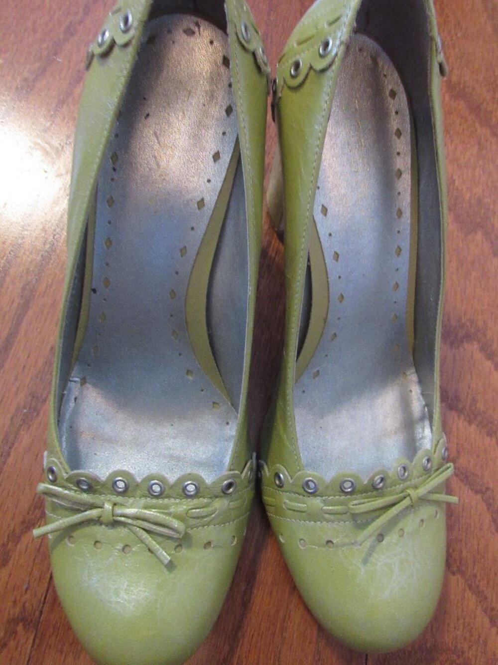 BCBG LIME GREEN HEELS SHOES
